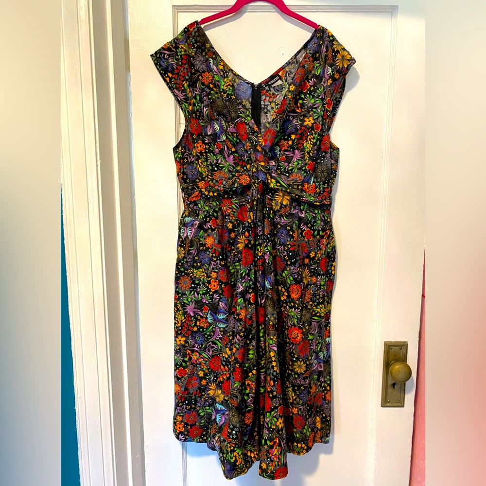Retrolicious Greta dress in black and gold floral print